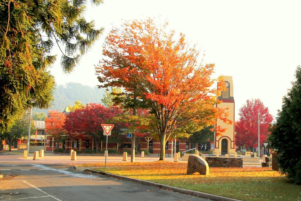 3 Bells Alpine Cottage ไบรท์ ภายนอก รูปภาพ